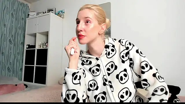 KenzieDawton online show from 03.09.25