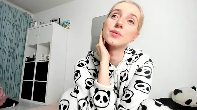 KenzieDawton online show from 11.09.25