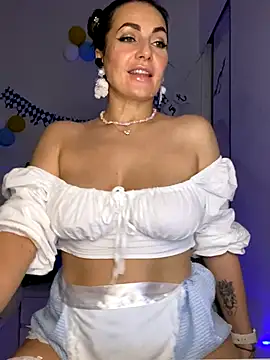 Snapshot of ImperialRice chatting on 10.02.25 ImperialRice online show from 10.02.25