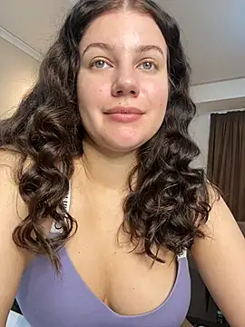 Snapshot of likaxxx chatting on 12.13.24 likaxxx online show from 12.13.24