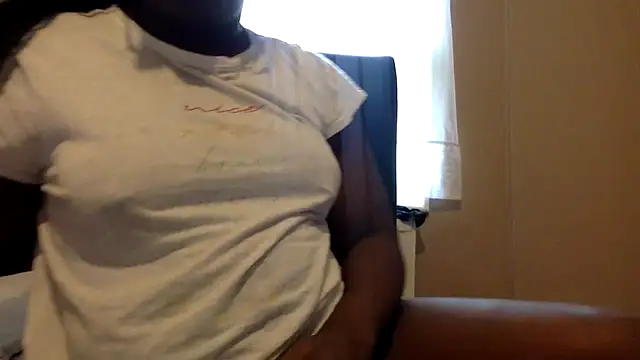 Snapshot of blacksexybeauty31 chatting on 03.12.25 blacksexybeauty31 online show from 03.12.25