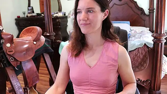 Snapshot of thornburyrose chatting on 03.08.25 thornburyrose online show from 03.08.25