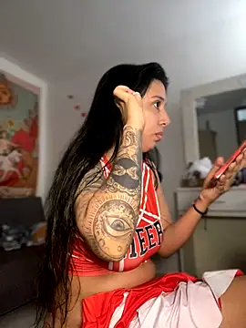 kiaraglam2 online show from 10.28.25