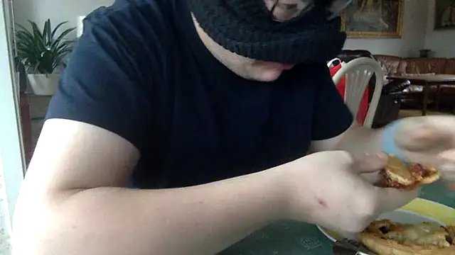 Snapshot of hamstergrabben chatting on 02.25.25 hamstergrabben online show from 02.25.25