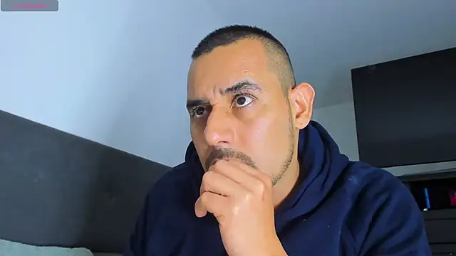 jhonyalzate2 online show from 03.01.25