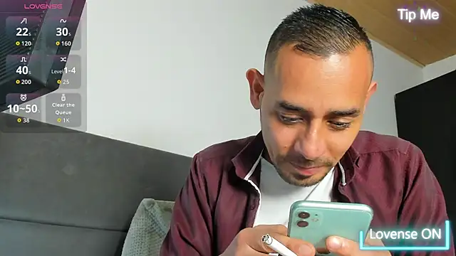 Snapshot of jhonyalzate2 chatting on 04.21.26 jhonyalzate2 online show from 04.21.26
