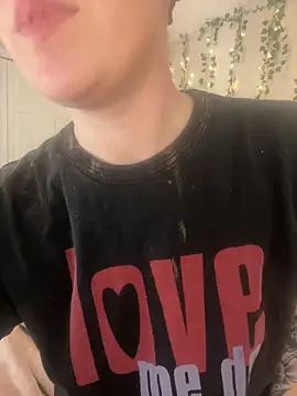 Snapshot of thetinyblue chatting on 03.07.25 thetinyblue online show from 03.07.25