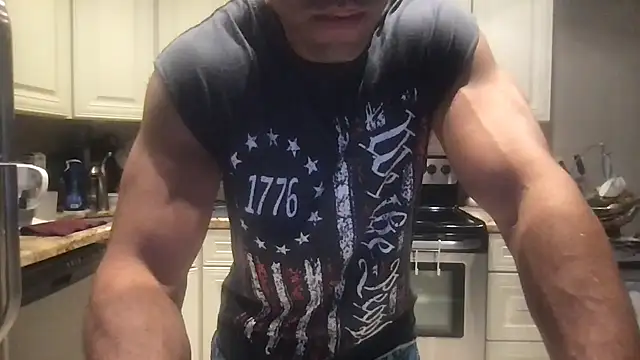 Snapshot of BigGuyMuscle chatting on 02.07.25 BigGuyMuscle online show from 02.07.25