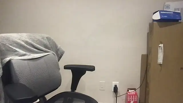 Snapshot of BigGuyMuscle chatting on 02.08.25 BigGuyMuscle online show from 02.08.25