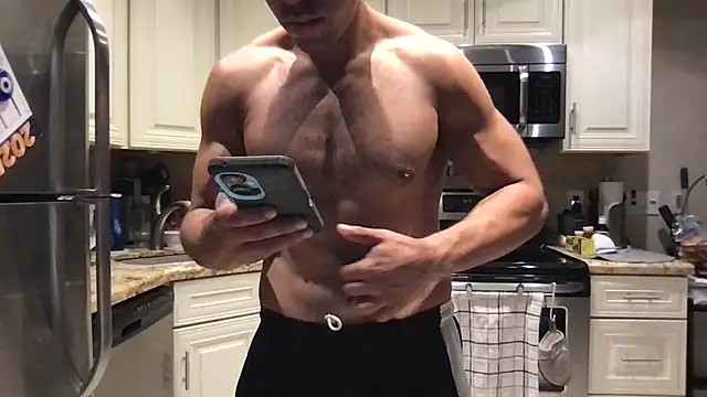 Snapshot of BigGuyMuscle chatting on 02.11.25 BigGuyMuscle online show from 02.11.25