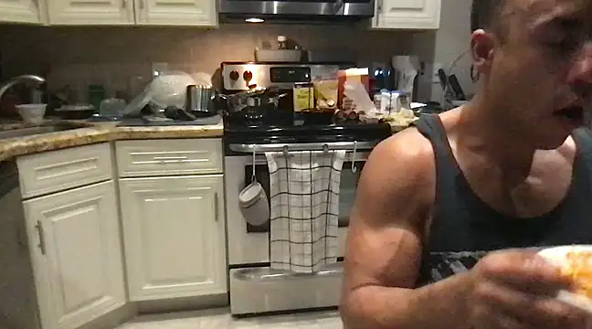 Snapshot of BigGuyMuscle chatting on 02.26.25 BigGuyMuscle online show from 02.26.25