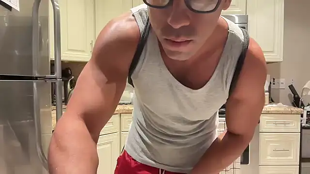 Snapshot of BigGuyMuscle chatting on 03.01.25 BigGuyMuscle online show from 03.01.25