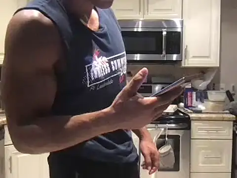 Snapshot of BigGuyMuscle chatting on 03.13.25 BigGuyMuscle online show from 03.13.25
