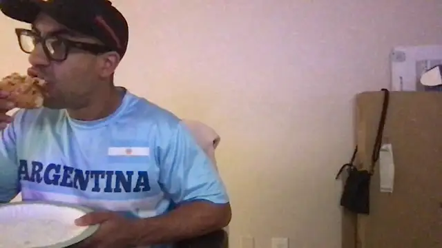 Snapshot of BigGuyMuscle chatting on 03.18.25 BigGuyMuscle online show from 03.18.25