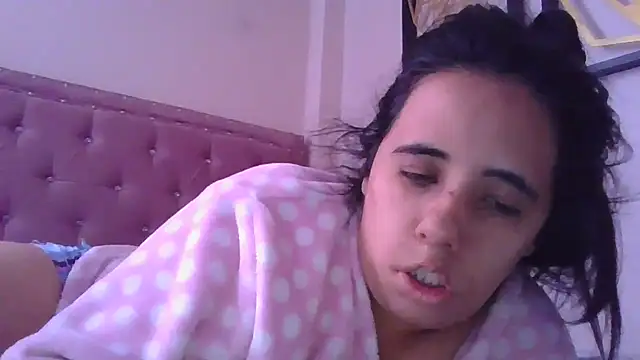 annarose19 online show from 10.28.25