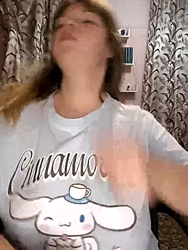 Snapshot of Zuli_Kiska chatting on 07.28.26 Zuli Kiska online show from 07.28.26