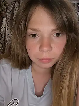 Snapshot of Zuli_Kiska chatting on 07.28.26 Zuli Kiska online show from 07.28.26