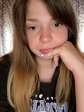 Snapshot of Zuli_Kiska chatting on 07.31.26 Zuli Kiska online show from 07.31.26