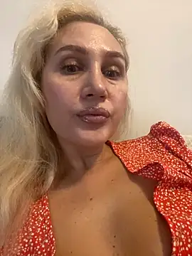 YourBlondee online show from 09.24.25