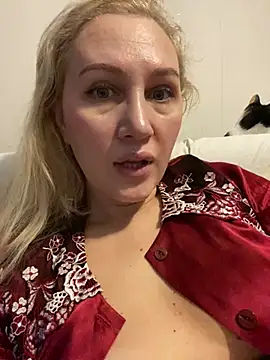 YourBlondee online show from 01.12.26