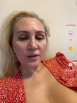 YourBlondee online show from 06.04.26
