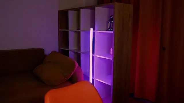 ItsAlisia online show from 12.18.25