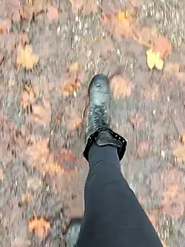 beauty-of-pain online show from 11.25.25