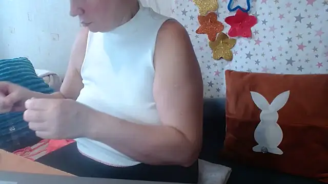 Snapshot of QueenLana chatting on 11.19.25 QueenLana online show from 11.19.25