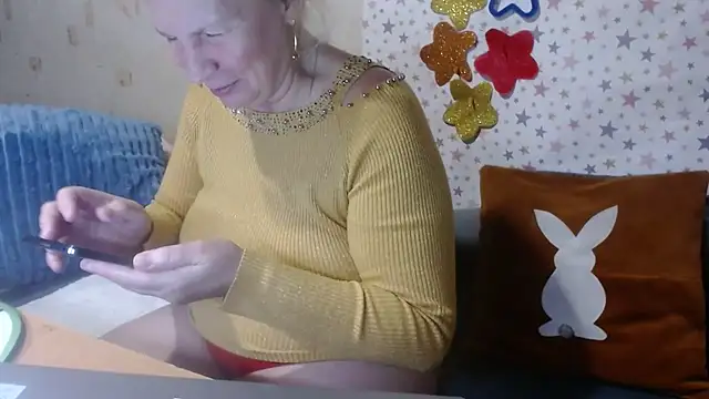 Snapshot of QueenLana chatting on 12.03.25 QueenLana online show from 12.03.25