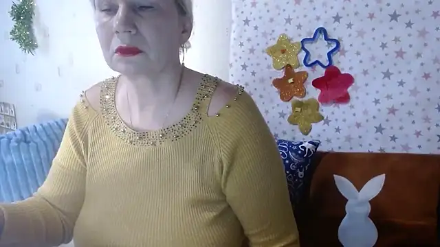 Snapshot of QueenLana chatting on 12.21.25 QueenLana online show from 12.21.25