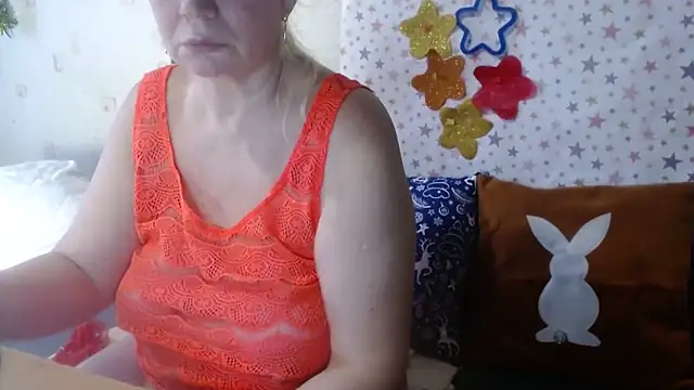 Snapshot of QueenLana chatting on 12.22.25 QueenLana online show from 12.22.25