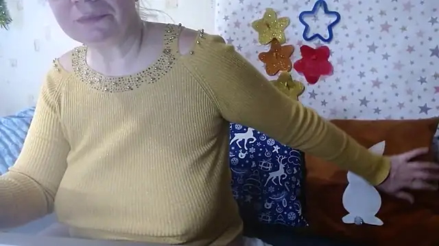 Snapshot of QueenLana chatting on 12.23.25 QueenLana online show from 12.23.25