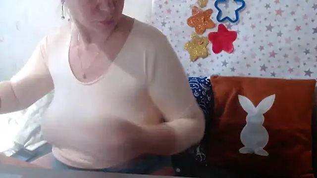 Snapshot of QueenLana chatting on 01.06.26 QueenLana online show from 01.06.26