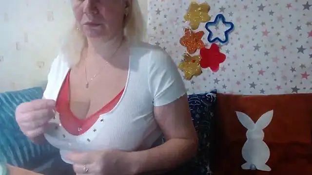 Snapshot of QueenLana chatting on 01.07.26 QueenLana online show from 01.07.26