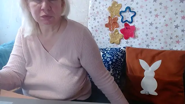 Snapshot of QueenLana chatting on 02.02.26 QueenLana online show from 02.02.26