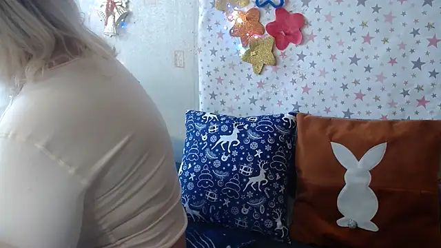 Snapshot of QueenLana chatting on 02.04.26 QueenLana online show from 02.04.26