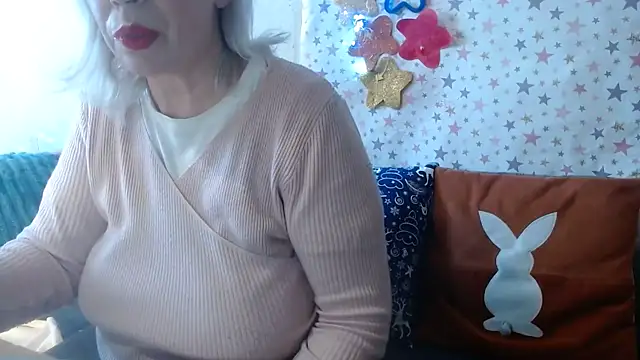 Snapshot of QueenLana chatting on 02.11.26 QueenLana online show from 02.11.26