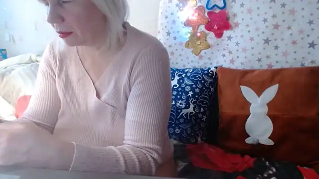 Snapshot of QueenLana chatting on 02.16.26 QueenLana online show from 02.16.26