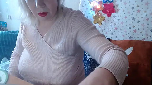 Snapshot of QueenLana chatting on 02.17.26 QueenLana online show from 02.17.26