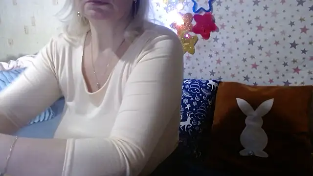 Snapshot of QueenLana chatting on 02.20.26 QueenLana online show from 02.20.26