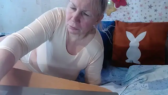 Snapshot of QueenLana chatting on 03.06.26 QueenLana online show from 03.06.26