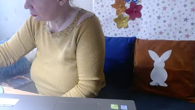 Snapshot of QueenLana chatting on 04.09.26 QueenLana online show from 04.09.26