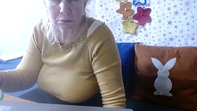 Snapshot of QueenLana chatting on 04.23.26 QueenLana online show from 04.23.26