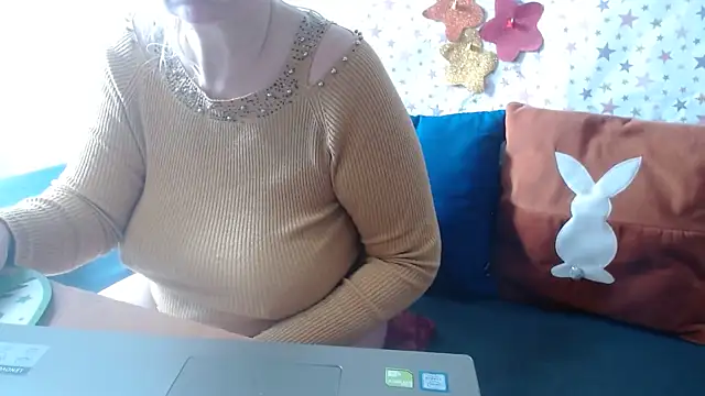 Snapshot of QueenLana chatting on 04.24.26 QueenLana online show from 04.24.26