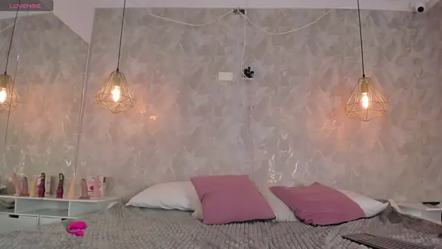 danaythamara1 online show from 11.25.25