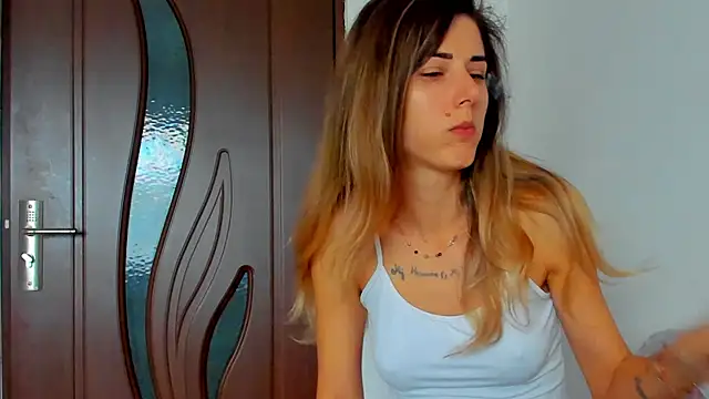 Snapshot of marie_marie03 chatting on 11.05.25 marie marie03 online show from 11.05.25