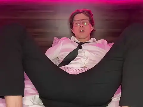 Snapshot of mcklister_kinky_feets chatting on 03.06.26 mcklister kinky feets online show from 03.06.26