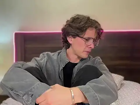 Snapshot of mcklister_kinky_feets chatting on 03.15.26 mcklister kinky feets online show from 03.15.26