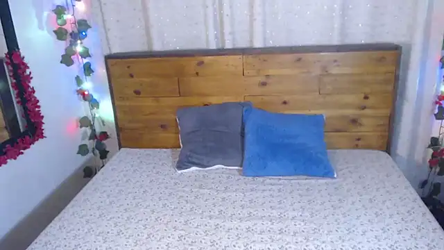 NikkieMilky online show from 03.18.26