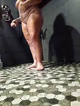 Snapshot of Kinkybeauty_freakybeast chatting on 10.10.25 Kinkybeauty freakybeast online show from 10.10.25